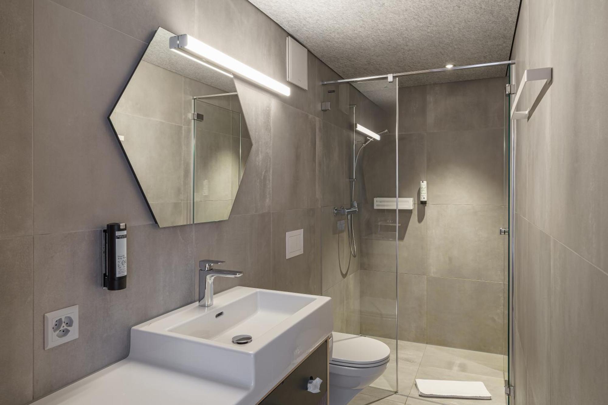 The Lab Capsule Hotel Thun Buitenkant foto