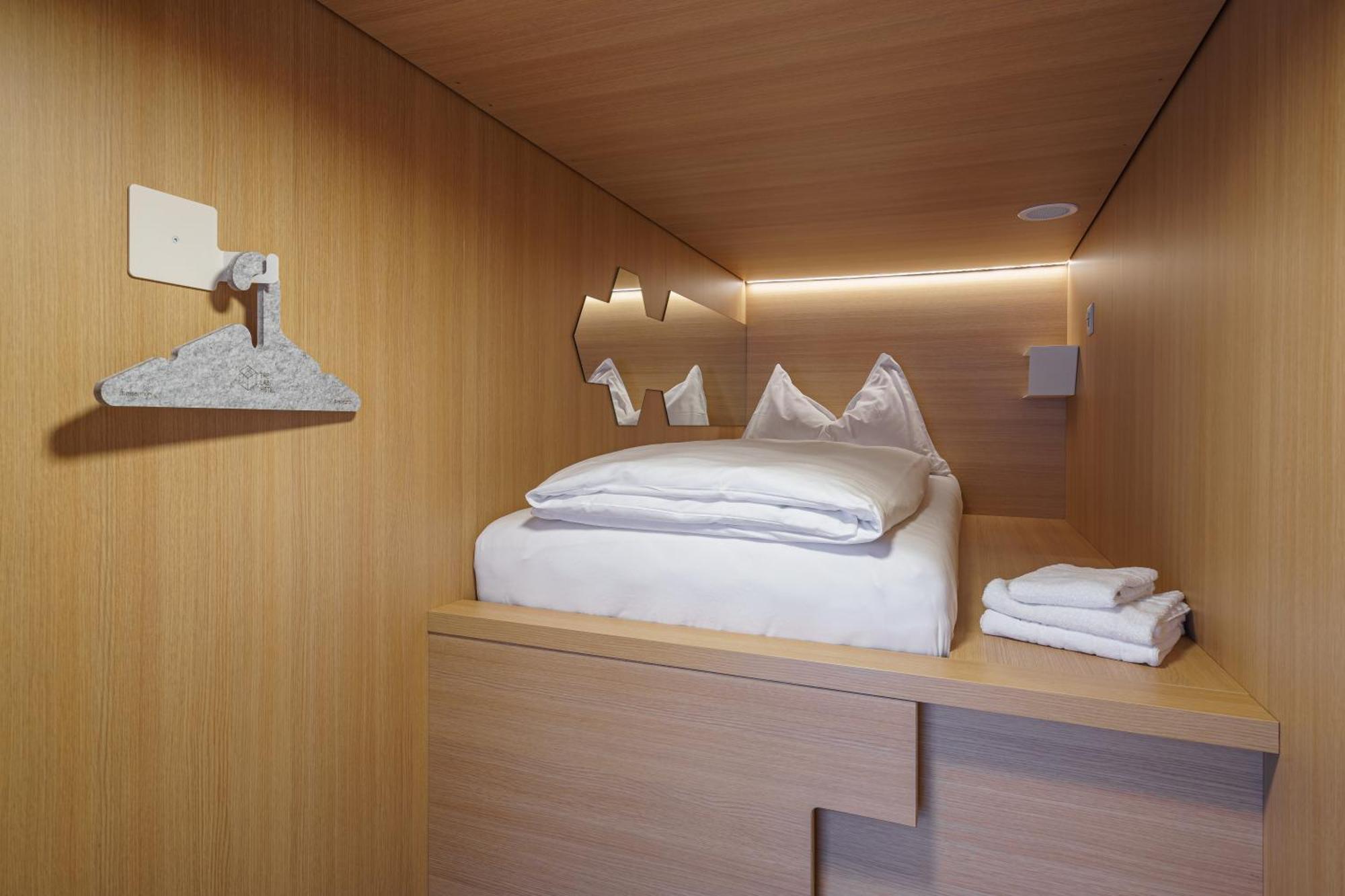 The Lab Capsule Hotel Thun Buitenkant foto