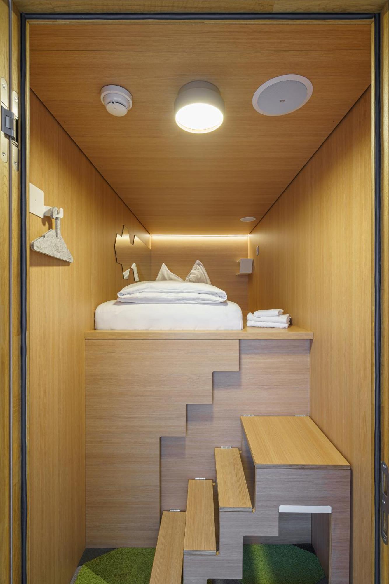 The Lab Capsule Hotel Thun Buitenkant foto
