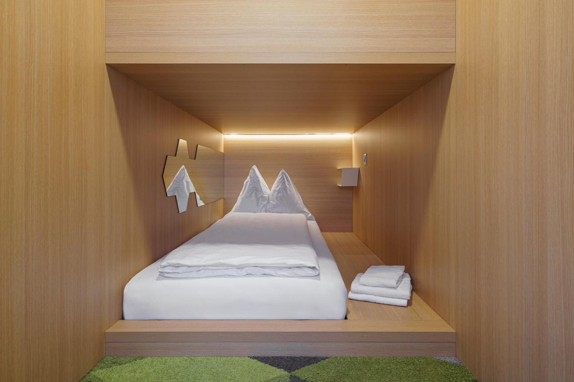 The Lab Capsule Hotel Thun Buitenkant foto